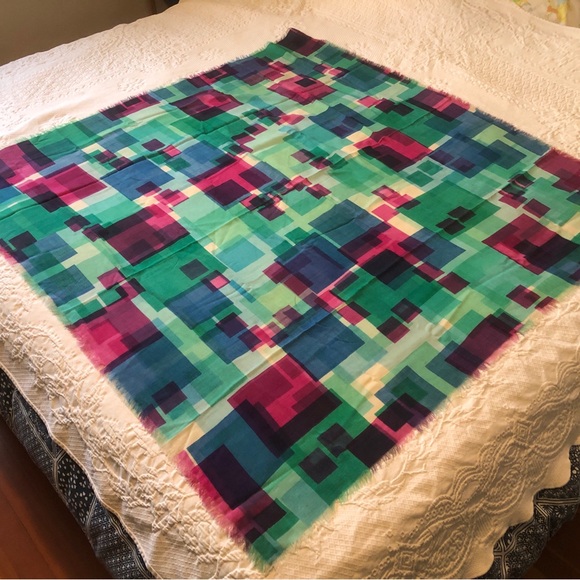 ✨As New✨Vibrant Geometric Print Square Tablecloth - Picture 2 of 7